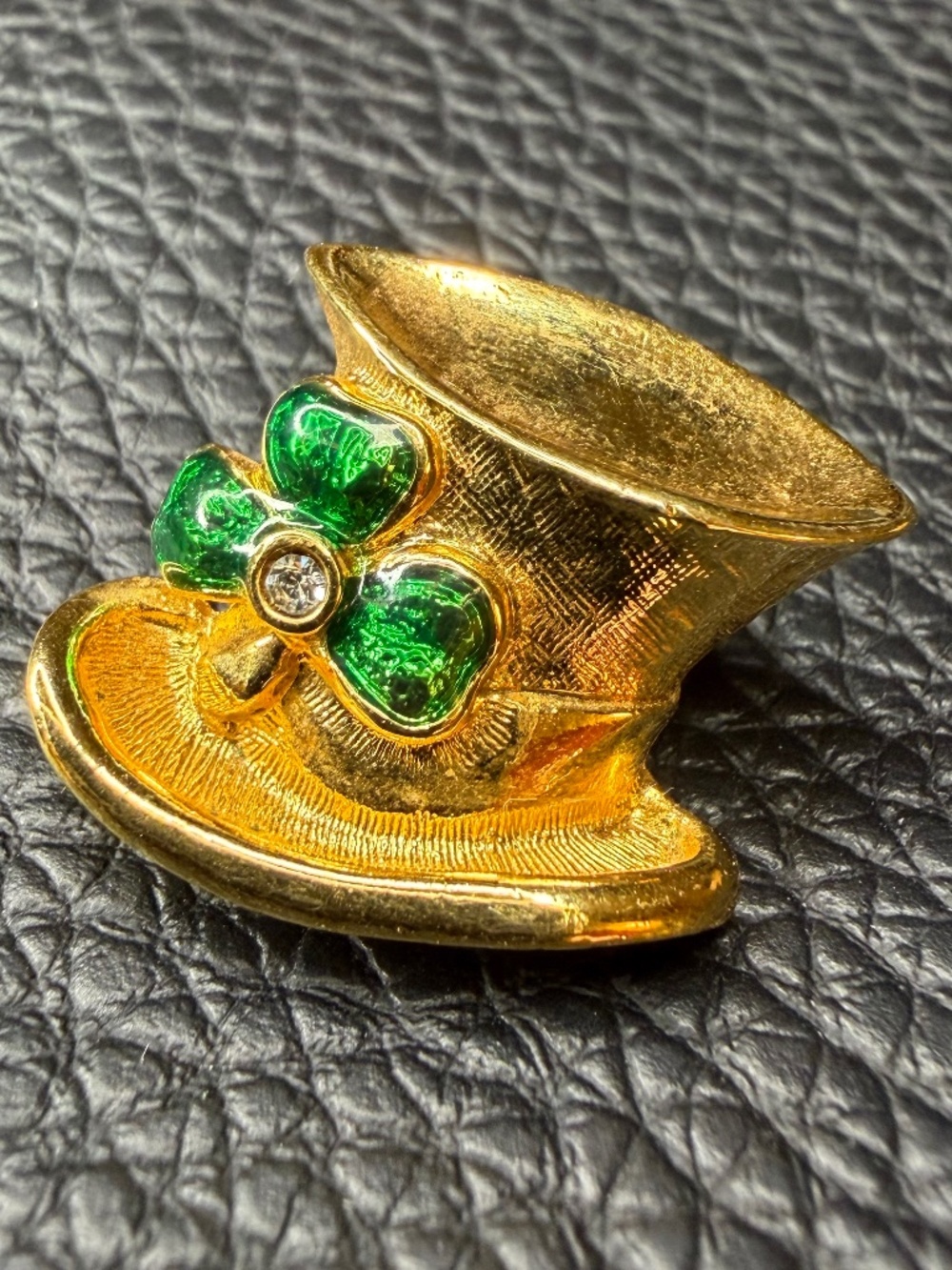 Vintage Avon Gold Tone Leprechaun Hat Pin w/Green Enameled Shamrock & Crystal 1" - Picture 8 of 9